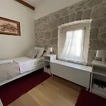 Luca Nyaraló Klobuk